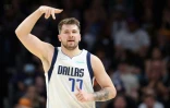 Luka Doncic des Dallas Mavericks pendant le match 7 de demi-finale de Conférence en NBA contre les Phoenix Suns le 15 mai 2022 au Footprint Center à Phoenix