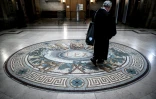 Une mosaïque dans le Palais de justice de Paris, sur l'Ile de la Cité, le 11 avril 2018