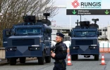 La gendarmerie est stationnée devant le marché de Rungis, le 31 janvier 2024 à Rungis dans le Val-de-Marne