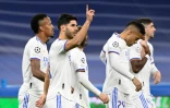 La joie du milieu de terrain du Real Madrid, Marco Asensio, après avoir marqué le 2e but contre l'Inter Milan, lors de la 6e journée du groupe D de la Ligue des Champions, le 7 décembre 2021 au Stade Santiago-Bernabeu