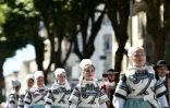 Des danseuses en costume traditionnel au 46e Festival interceltique de Lorient, le 7 août 2016