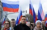 L'opposant russe Alexeï Navalny (c) lors d'une marche en mémoire de l'opposant défunt Boris Nemtsov, dans le centre de Moscou, le 29 février 2020