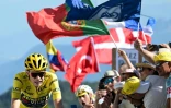 Le maillot jaune danois de la Jumbo-Visma Jonas Vingegaard dans le Col du Grand Colombier, arrivée de la 13e étape du Tour de France dans le Jura le 14 juillet 2023