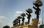 Un mémorial dédié aux soldats tombés au combat lors d’une cérémonie d'hommage aux treize victimes de la fusillade perpétrée par Nidal Hasan, le 10 novembre 2009 à Fort Hood, au Texas