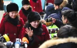Des pom-pom girls nord-coréennes arrivent à Inje, près de Pyeongchang, en Corée du Sud pour les JO, le 7 février 2018