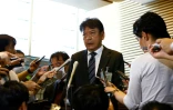 Le président de la Tokyo Electric Power Company (TEPCO), Tomoaki Kobayakawa, s'adresse à la presse après une réunion avec le Premier ministre japonais, Fumio Kishida, à Tokyo, le 22 août 2023