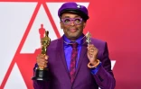 Spike Lee pose avec son Oscar, le 24 février 2019 à Hollywood