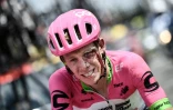 L'Américain Lawson Craddock qui a chuté dans la première étape du Tour de France le 7 juillet 2018, souffre d'un trait de fracture sur l'omoplate gauche