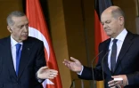 Le chancelier allemand Olaf Scholz (droite) et le président turc Recep Tayyip Erdogan donnent une conférence de presse, le 17 novembre 2023 à Berlin