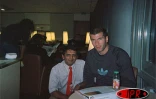 En route pour un match amical contre l'Australie, Zinedine Zidane avait été en transit à La Réunion sera à La Réunion en novembre 2001