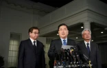 Chung Eui-yong(C), le conseiller à la sécurité nationale sud-coréen, fait l'annonce historique d'un sommet entre Kim Jong Un et Donal Trump devant la Maison Blanche le 8 mars 2018 