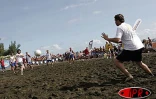 La première édition du Nestlé tour beach soccer a eu lieu du samedi 26 au lundi 28 mars 2005. Le footballeur Éric Cantona était invité