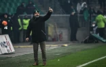 L'entraîneur de Saint-Etienne Pascal Dupraz pendant la rencontre de Ligue 1 entre l'AS Saint-Etienne et le FC Nantes le 22 décembre 2021 à Saint-Etienne