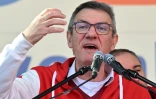 Maurizio Landini, secrétaire général du syndicat italien CGIL, s'adresse à la foule sur la Piazza del Popolo à Rome, le 17 novembre 2023