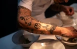 Le chef Habi Khaliqdad dans le restaurant Ulo, à Ilulissat, au Groenland, le 18 mars 2026