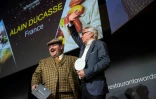 Le chef français Alain Ducasse désigné meilleur chef sans tatouages lors de la cérémonie des World Restaurant Awards à Paris, le 18 février 2019