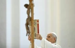 Le pape Léon XIV célèbre une messe à la basilique Sainte-Marie-des-Anges lors d'une visite pastorale à Assise, le 6 août 2026