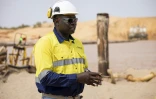 Frédéric Zanklan, directeur général de Eramet Grande Côte (EGC), filiale au Sénégal du groupe minier français Eramet, lors d'un entretien avec l'AFP, le 12 février 2025 sur le site de l'usine flottante et de la "plus grosse drague minière au monde", exploitant depuis 2014 le précieux sable minéralisé dans le nord du Sénégal