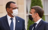 Le président français Emmanuel Macron (d) accueille son homologue nigérien Mohamed Bazoum, le 17 mai 2021 à l'Elysée, à Paris
