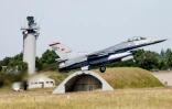 Un chasseur F-16 de l'armée de l'air turque au décollage à l'aéroport de Jagel dans le nord de l'Allemagne le 9 juin 2023