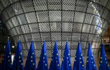 Des drapeaux de l'Union européenne à Bruxelles, le 18 décembre 2024