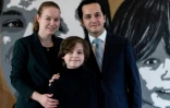 Laurent Simons, jeune surdoué néerlando-belge de neuf ans, avec ses parents Lydia et Alexander Simons à Amsterdam le 21 novembre 2019