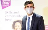 Le Chancelier de l'Echiquier Rishi Sunak lors d'une visite dans une agence pour l'emploi, à Londres, le 16 juillet 2020
