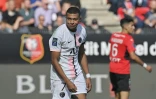 Kylian Mbappé, l'avant-centre du Paris Saint-Germain, lors du match de Ligue 1 contre le Stade Rennais au Roazhon Park à Rennes le 3 octobre 2021