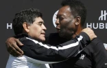 Diego Maradona (g) et Pelé à Paris, le 9 juin 2016