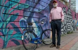 Jaime Ortiz Marino, l'inventeur de la "ciclovia" à Bogota, le jour sans voiture, lors d'une interview avec l'AFP, le 8 décembre 2024 en Colombie