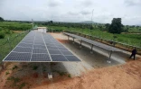 Une station de mini-réseaux hybrides, principalement alimentée par l'énergie solaire à Doma, dans l'Etat de Nassarawa, le 16 octobre 2023 au Nigeria