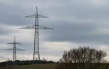Des pylônes électriques pour des lignes de 380kV (pas encore installées), près de Golzow, le 3 décembre 2021 en Allemagne