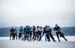 Des patineurs participent à la "Sigtunarännet", course de 50 km sur le lac Mälaren gelé, au départ de Sigtuna, au nord de Stockholm, le 20 février 2022