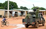 Des soldats ivoiriens en patrouille à Bole, près de la frontière avec le Burkina Faso, le 9 octobre 2025 en Côte d'Ivoire