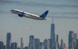 Un avion de la compagnie United Airlines décolle de l'aéroport international de Newark, le 9 mars 2023 dans le New Jersey