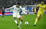 Pierre-Emerick Aubameyang déborde le gardien de Newcastle sorti loin de son but et marque le premier but de l'OM mardi en Ligue des champions au Stade Vélodrome.