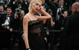 La mannequin britannique Iris Law au festival de Cannes le 17 mai 2023