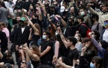 Des étudiants manifestent leur soutien au maire d'Istanbul, le 28 mars 2025 à Ankara, en Turquie