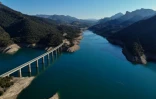 Vue éarienne du réservoir d'eau de La Baells à Cercs, en Espagne, le 10 février 2022