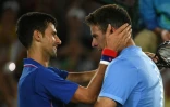 L'Argentin Juan Martin Del Potro (d) félicité par le Serbe Novak Djokovic, le 7 août 2016 aux JO de Rio