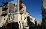 Fresque murale du musicien français Georges Brassens sur un immeuble d'habitation à Sète, dans l'Hérault, le 26 octobre 2021
