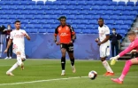 Le milieu de terrain de Lyon, Houssem Aouar, ouvre le score contre Lorient, lors de leur match de L1, le 8 mai 2021 au Groupama Stadium à Décines-Charpieu