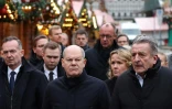 Le chancelier allemand Olaf Scholz (centre) a promis d'agir "contre ceux qui veulent semer la haine" après l'attaque meurtrière sur le marché de Noël de Magdebourg