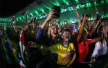 La foule des spectateurs au stade Maracana lors de la cérémonie d'ouverture des JO le 5 août 206 à Rio de Janeiro au Brésil