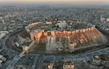 Vue aérienne de la citadelle historique d'Alep, le 30 novembre 2024