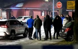 Des policiers et des unités de protection civile sécurisent une scène de crime après qu'un homme armé a tué plusieurs personnes dans le village de Bajice près de Cetinje, le 1er janvier 2025.