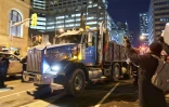 Un camion lors d'une manifestation contre les restrictions liées au Covid-19 à Toronto, au Canada, le 5 février 2022