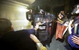 La police antiémeute utilise du gaz pour disperser les manifestants, le 30 avril 2024 à Tbilissi