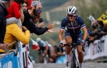 Julian Alaphilippe lancé vers sa victoire dans l'épreuve élite des Mondiaux de cyclisme sur route, à Imola, le 27 septembre 2020