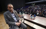 Tariq Ramadan pose lors d'une conférence à Bordeaux, le 26 mars 2016